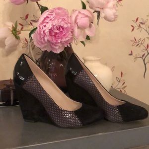 Plenty by Tracy Reese size 36 suede/skin wedge.